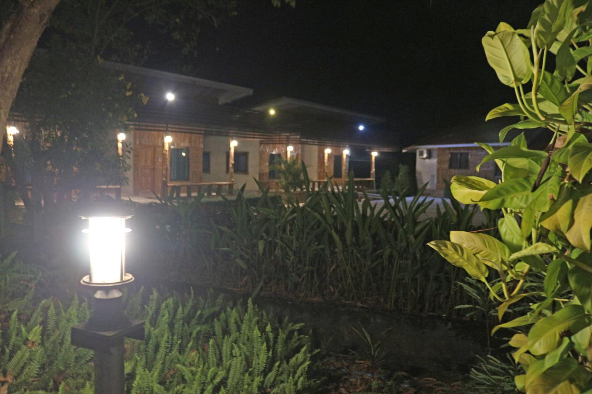 Baan Khue Wieng Resort Mae Sariang Exterior photo