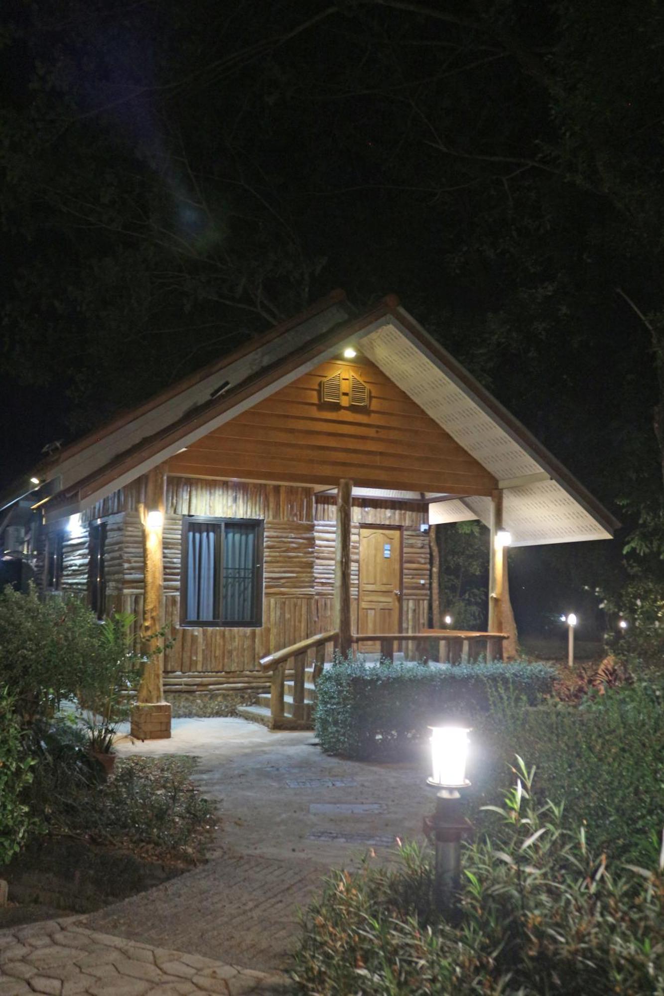 Baan Khue Wieng Resort Mae Sariang Exterior photo